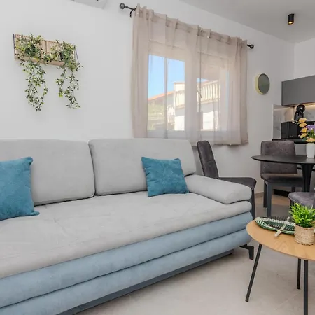 Seaside With A Swimming Pool - 23288 Apartment