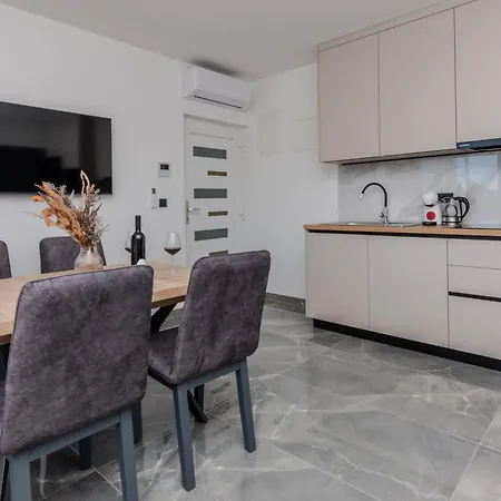 Apartment Seaside With A Swimming Pool - 23288 Vir