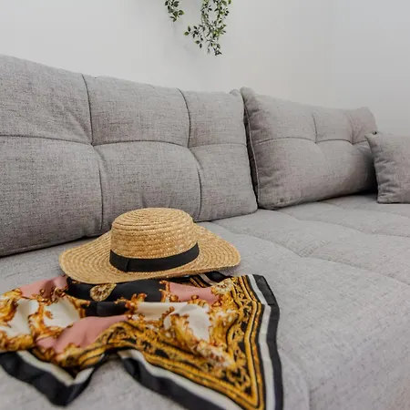 Seaside With A Swimming Pool - 23288 Apartment *