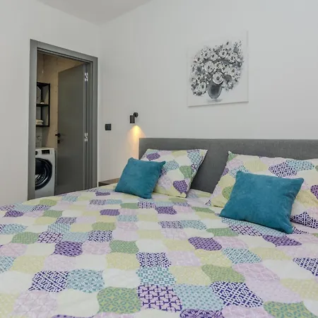 Seaside With A Swimming Pool - 23288 Apartment Vir