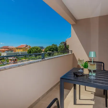 Seaside With A Swimming Pool - 23288
