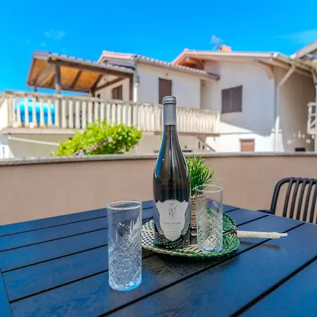 Seaside With A Swimming Pool - 23288 Apartment