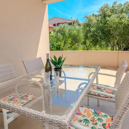 Seaside With A Swimming Pool - 23288 Apartment *